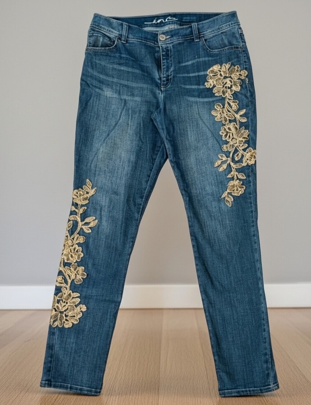 INC 2017 Gold Floral Embroidered Skinny Comfort Jeans Size 12 Pre-owned & Unused